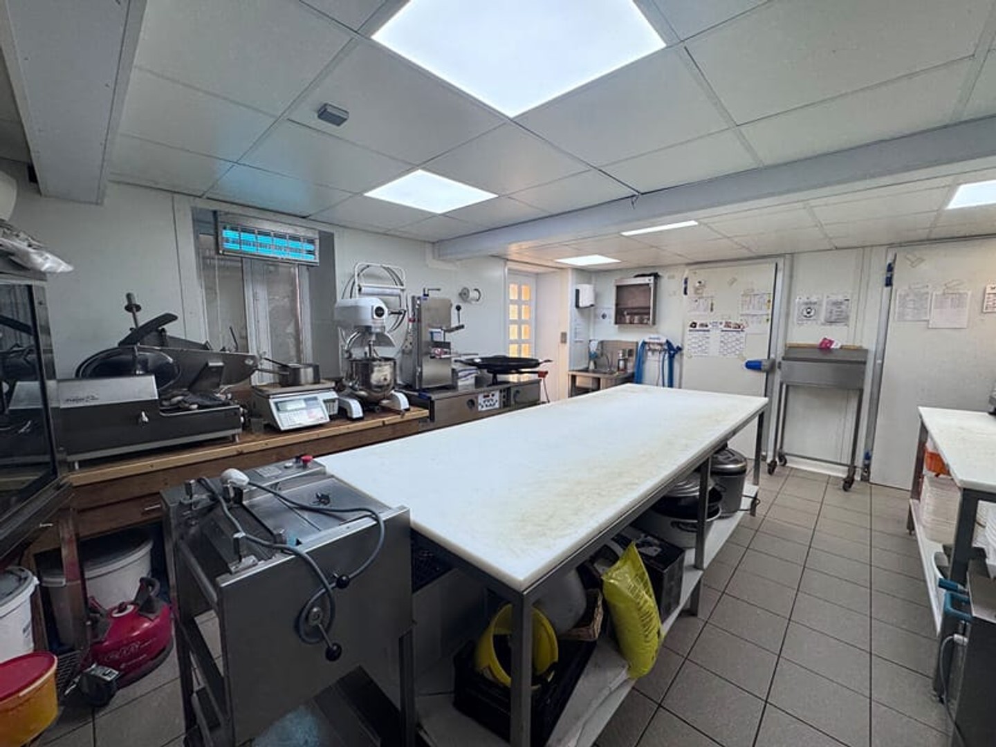 Magasin à vendre - 4 pièces - Puy-Guillaume (63290)