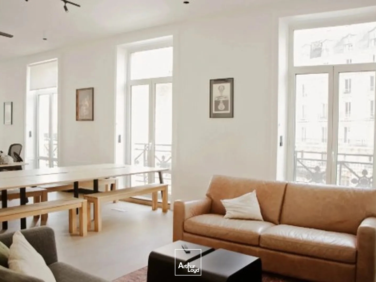 Bureaux opérés Paris 2 : Open space 18 postes quartier central