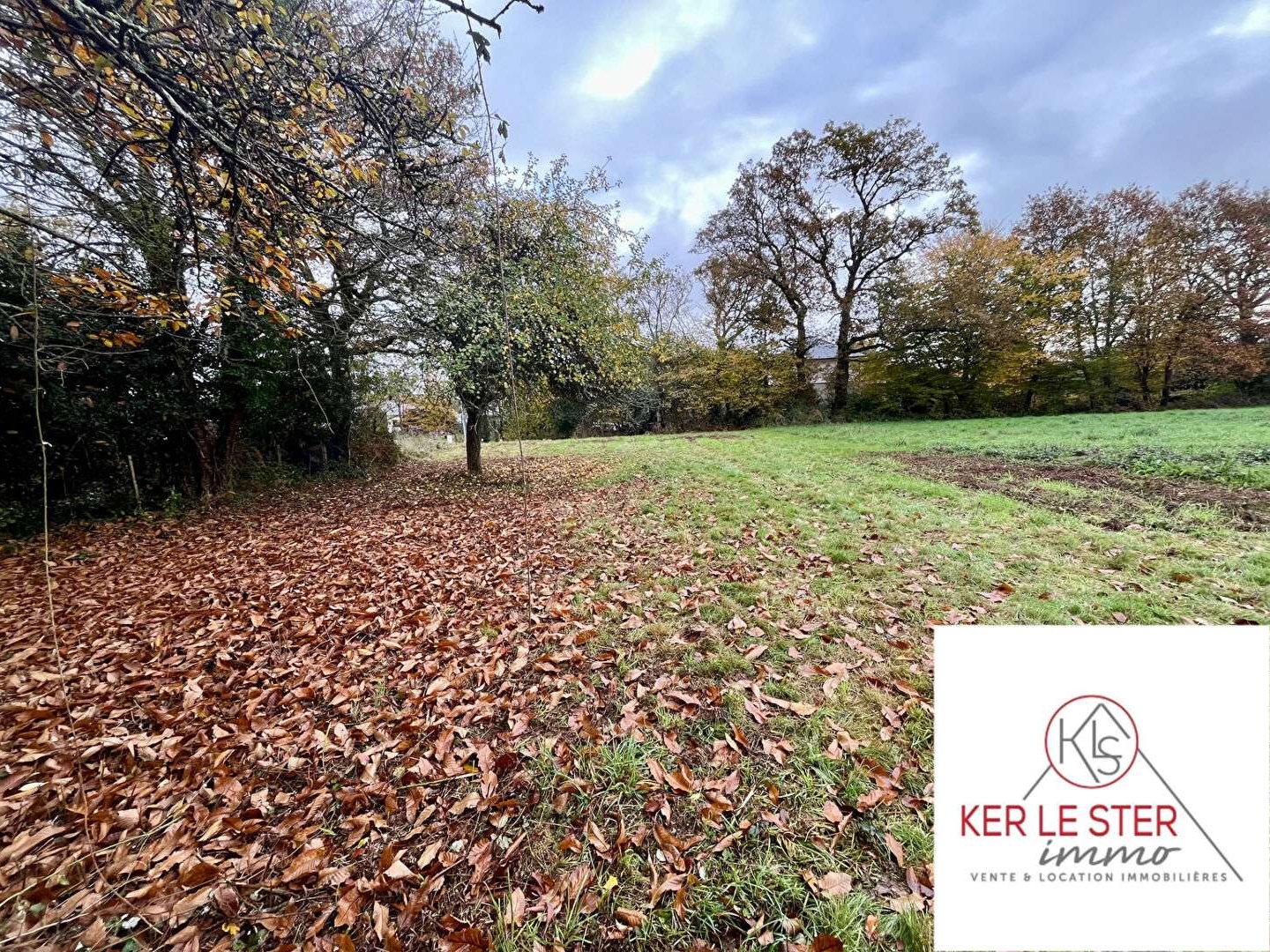 Terrain 1075 m²