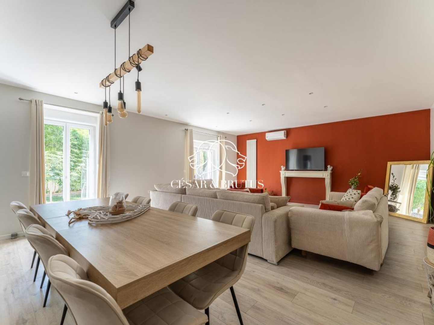 Vends villa - 142.1 m² - 5 pièces, 4 chambres - Décines-Charpieu 69150
