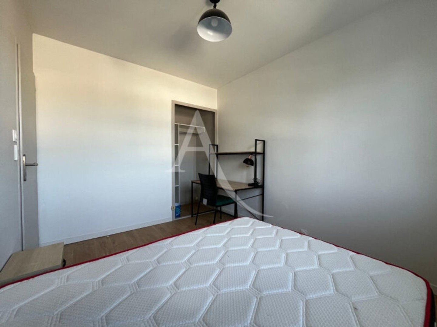 Immeuble à vendre - 9 pièces - 160m2 - La Roche-Sur-Yon (85000)