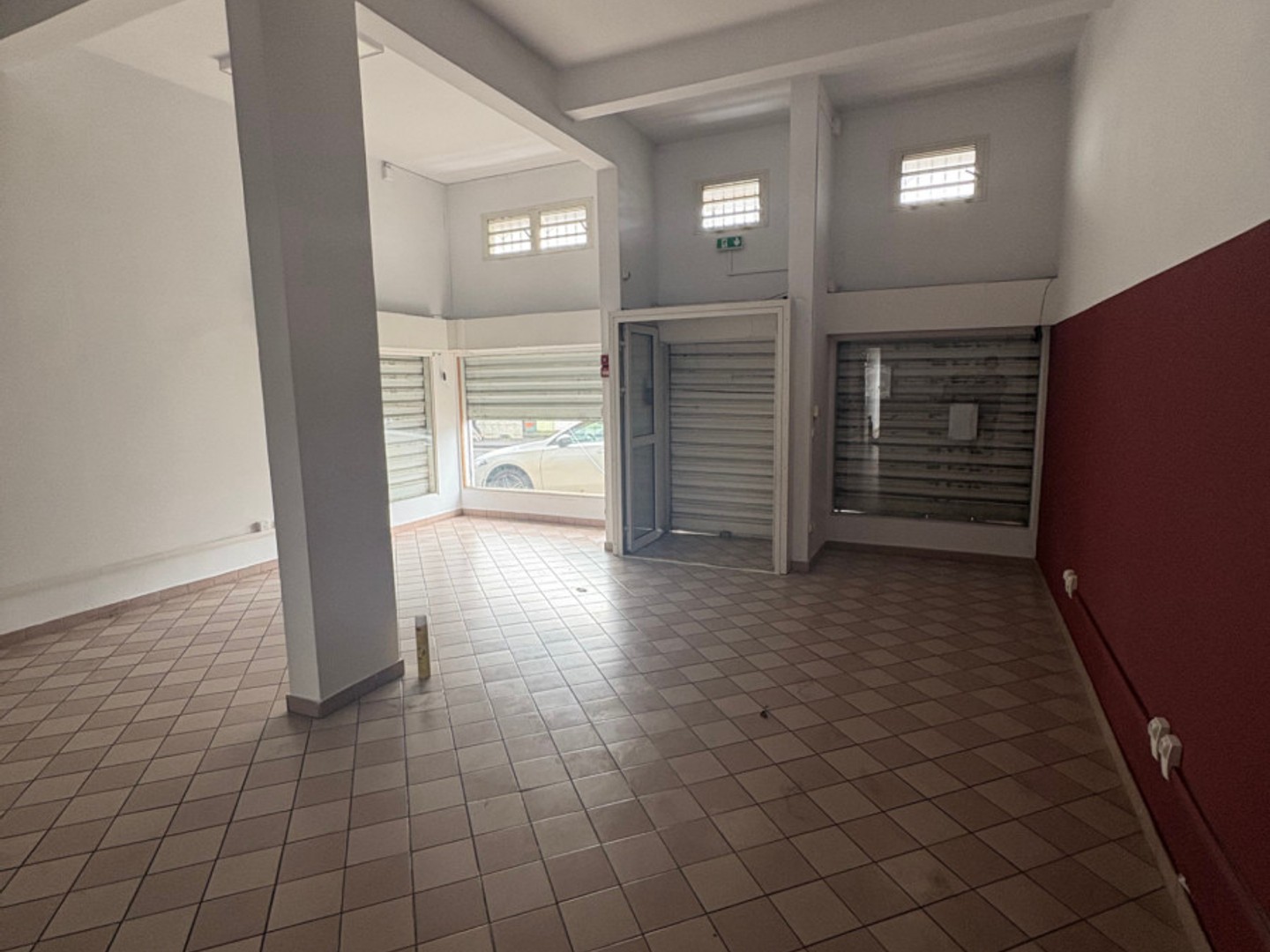 Local commercial / professionnel – 67 m²