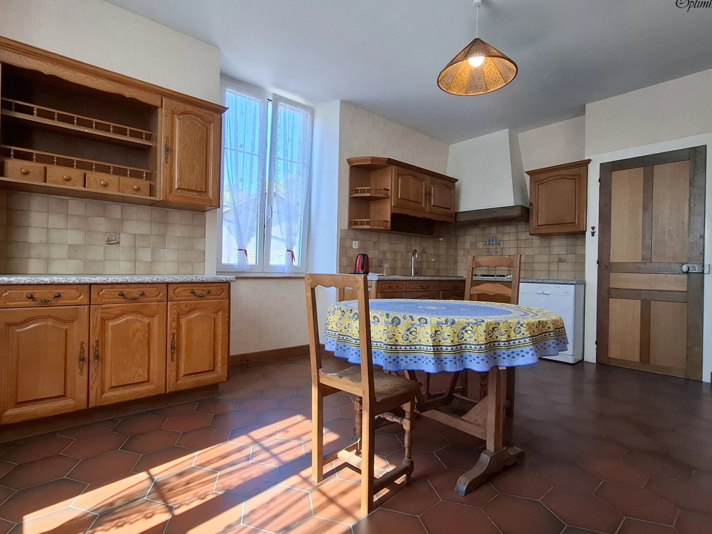 À VENDRE - Maison individuelle 6 pièces avec de beaux volumes et grenier aménageable à Châtenois (88)