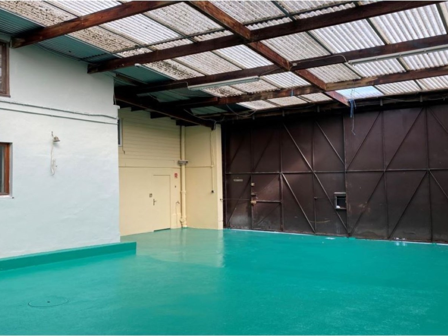 Local industriel 949 m²
