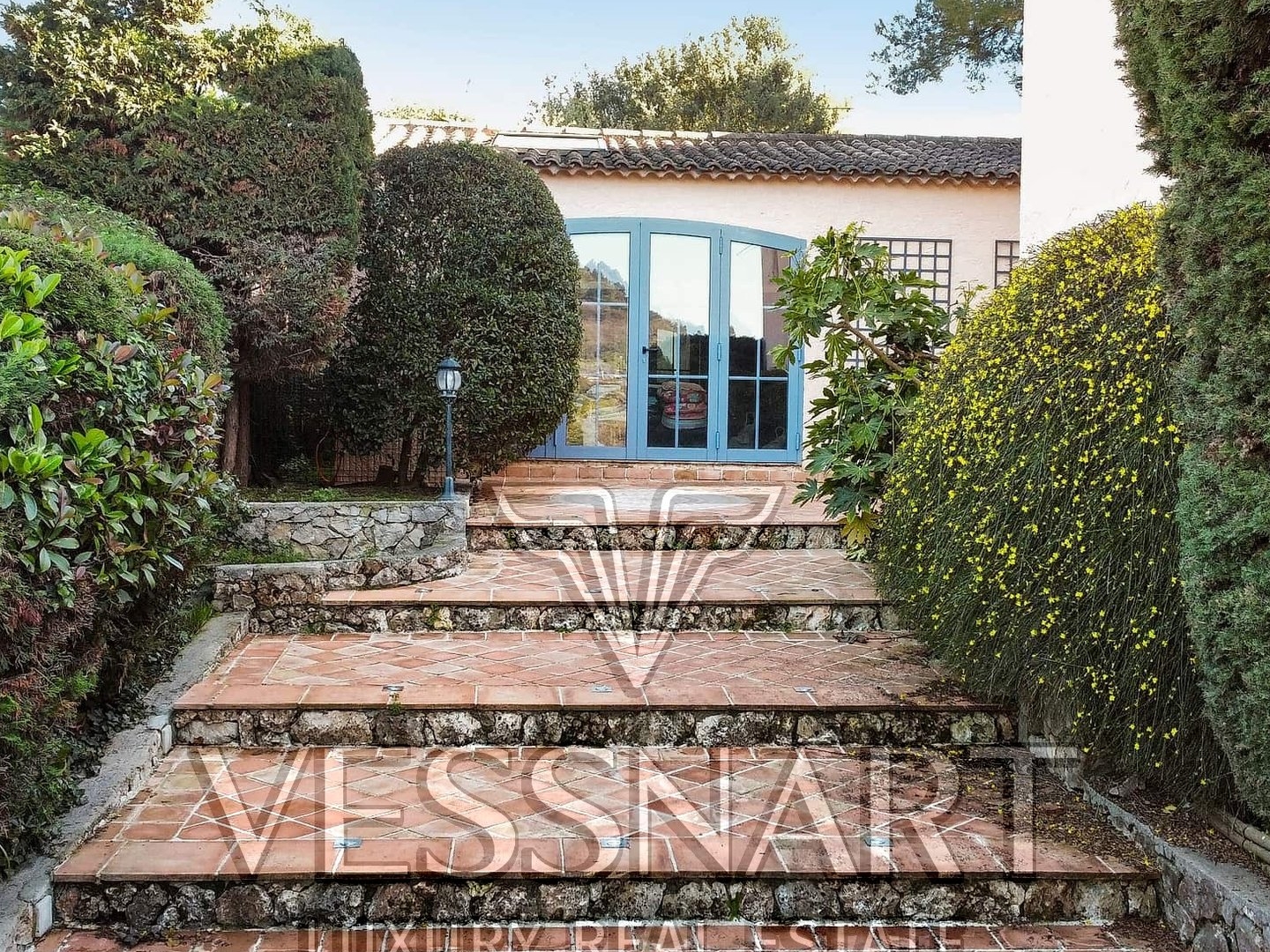 Villa de charme avec piscine dans un domaine