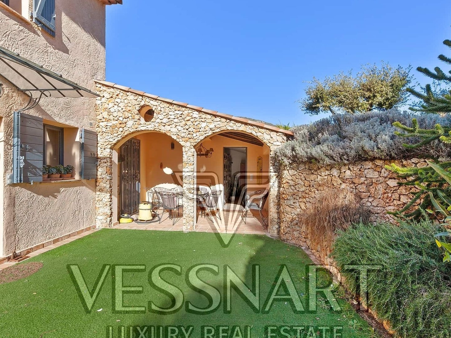 Maison à vendre - 4 pièces - 193m2 - La Turbie (06320)