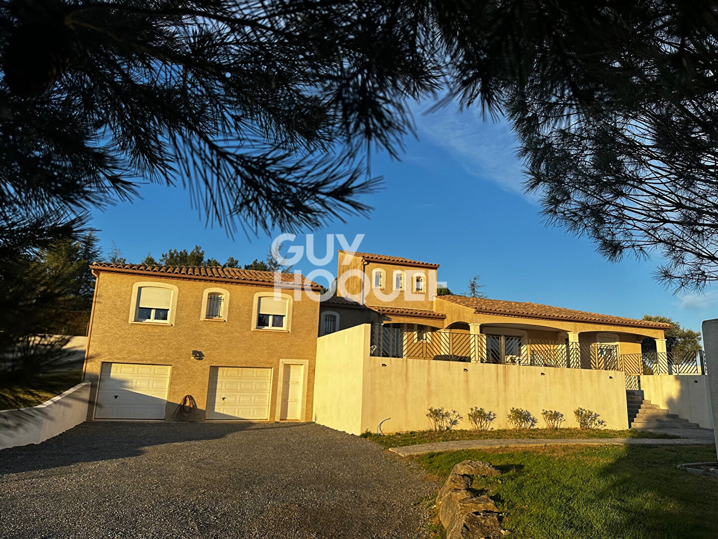 Villa de standing 170m², 4 chambres, terrain, piscine, sous sol.