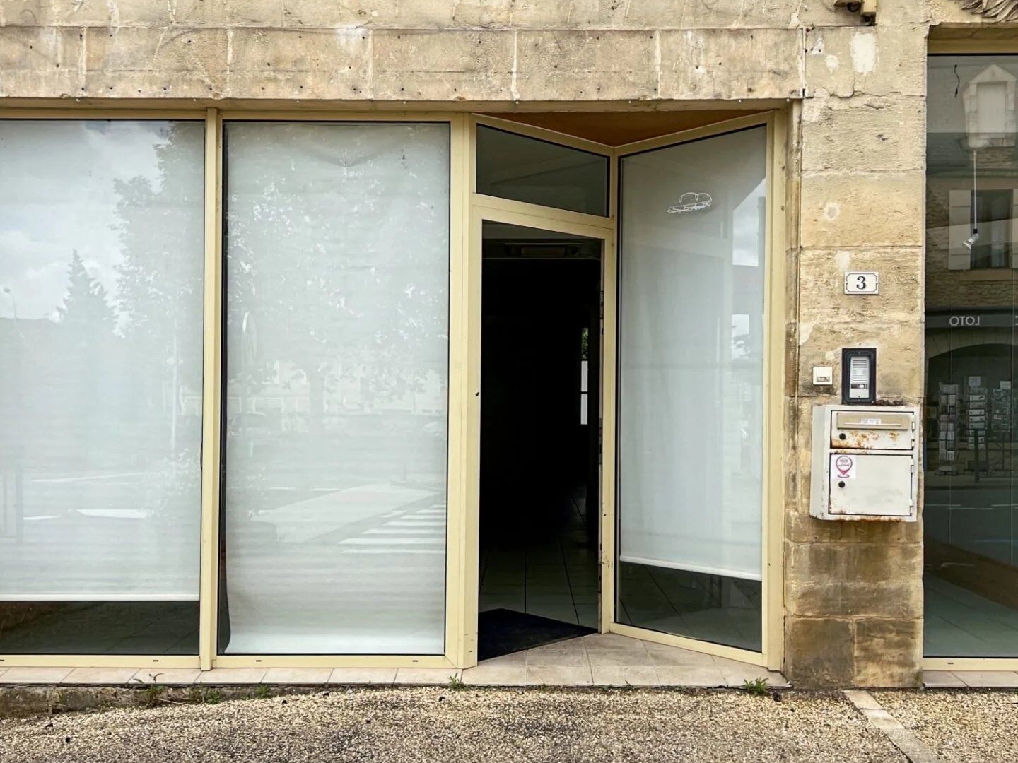Commerce 94 m²