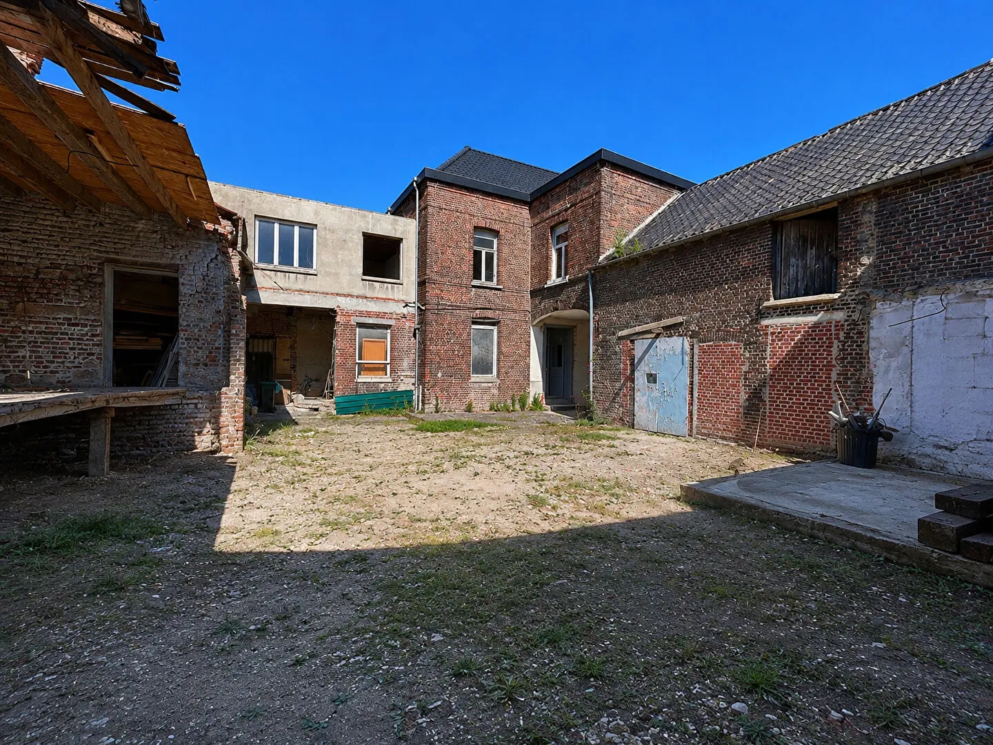Immeuble à vendre - 410m2 - Saint-Amand-Les-Eaux (59230)