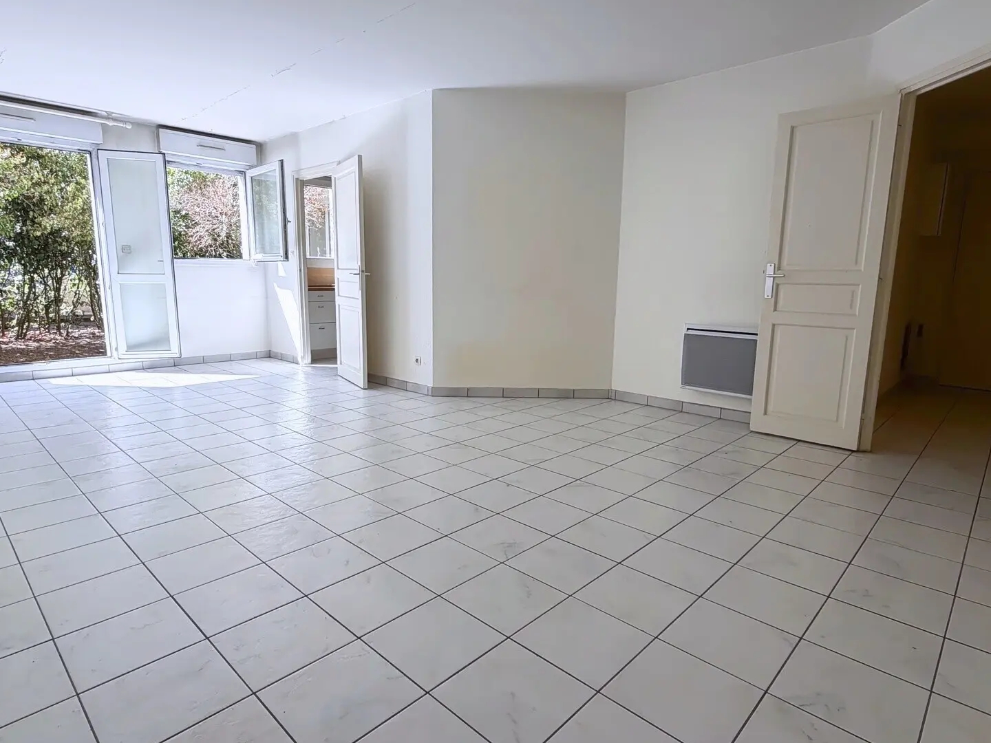 Parking / garage / box à vendre - 87m2 - Rambouillet (78120)