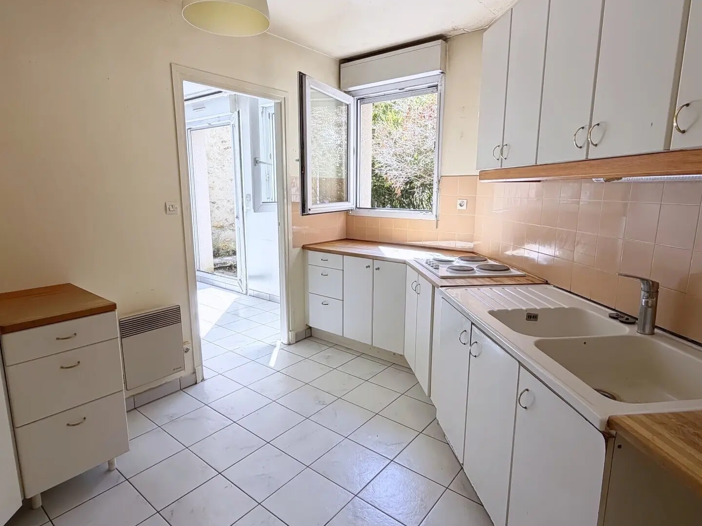 Parking / garage / box à vendre - 87m2 - Rambouillet (78120)