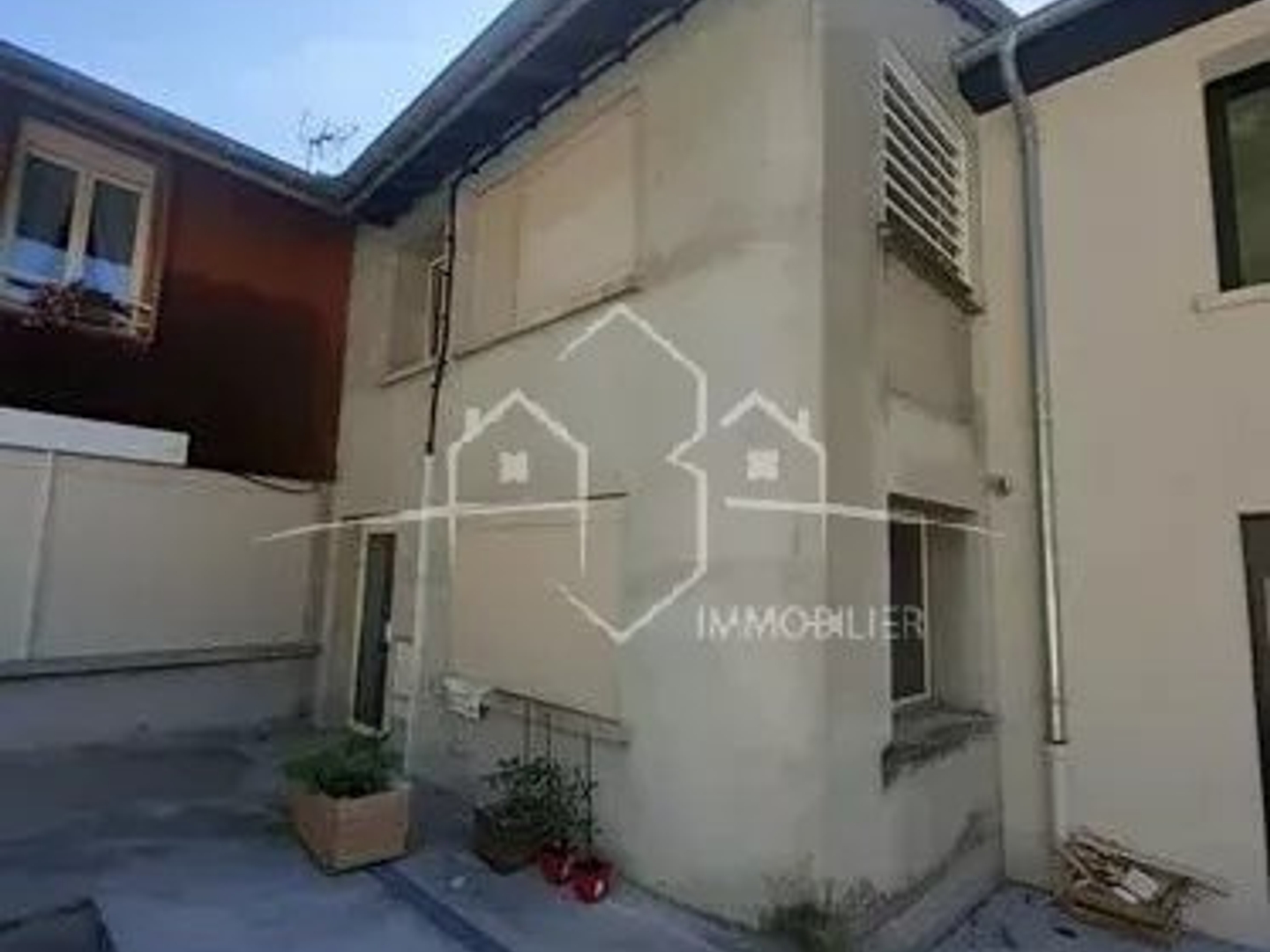HAUTERIVES immeuble de rapport de 450m2 loué