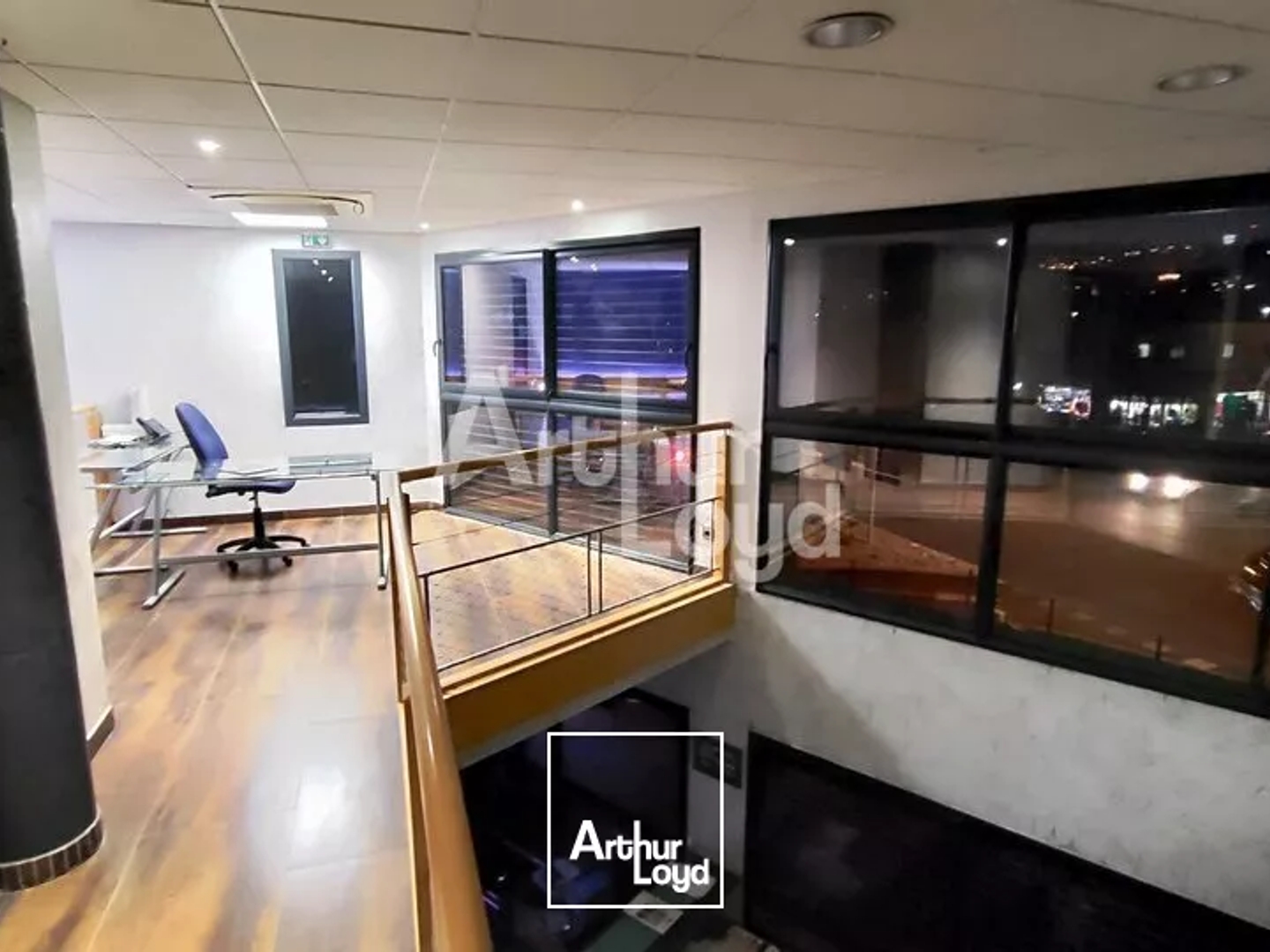 À VENDRE bâtiment de bureaux sur la commune de BARBERAZ d'une surface totale de 270 m².