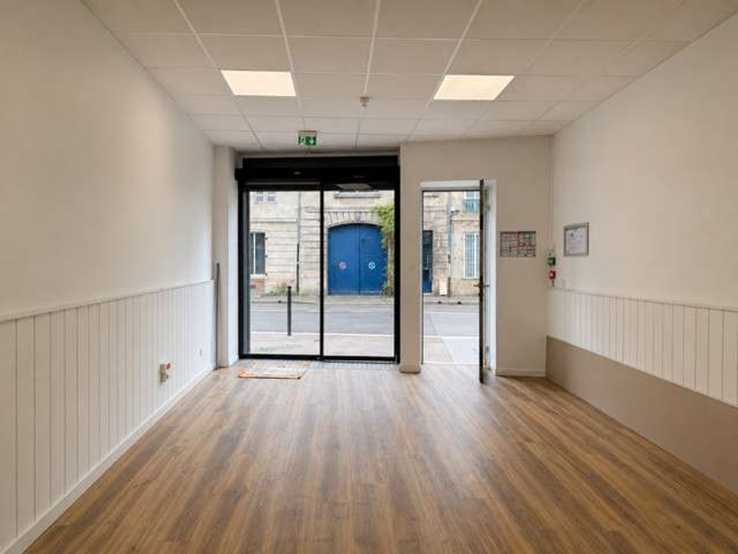 AV local libre 60m² Bordeaux proche Saint Seurin