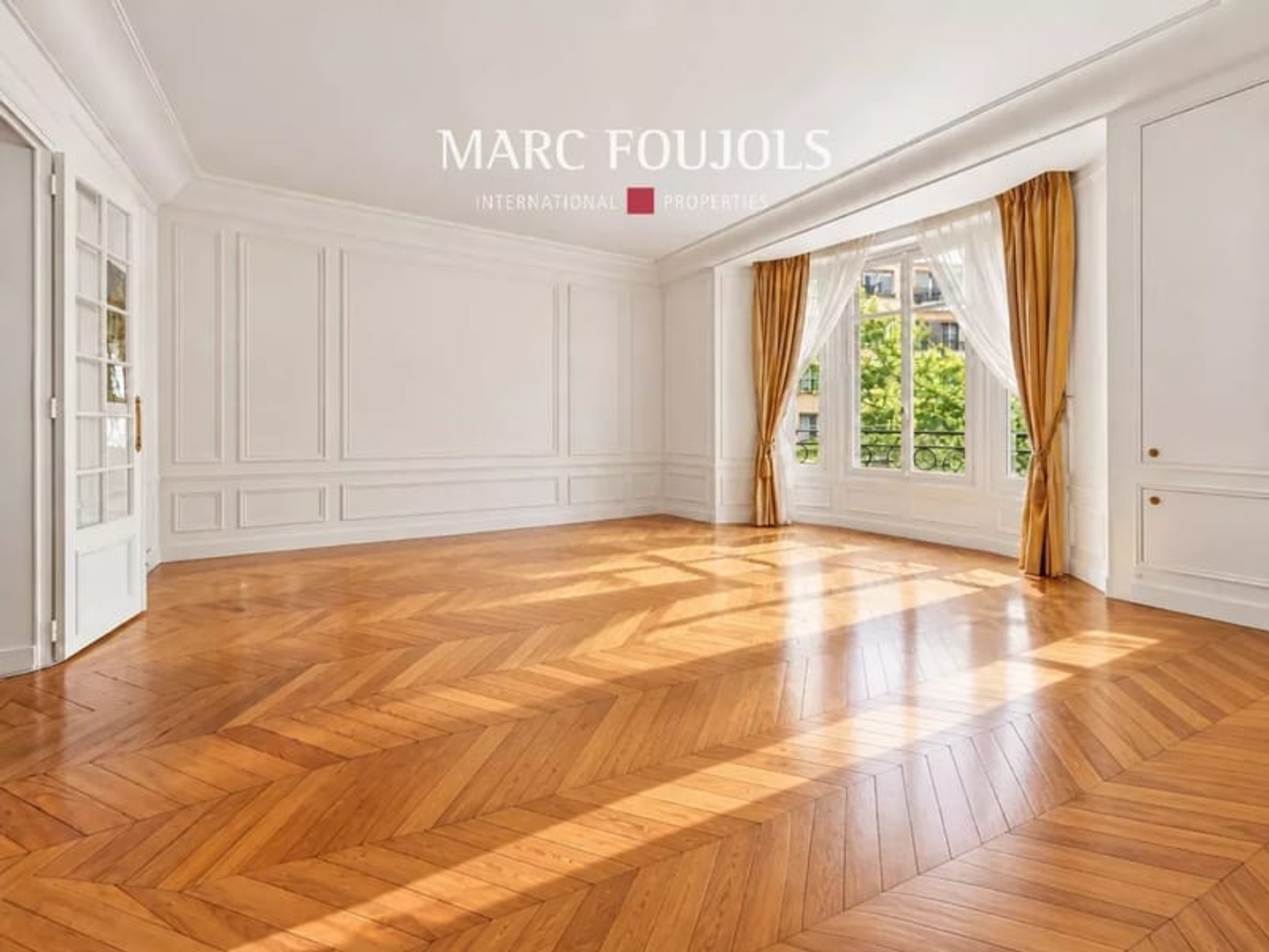 Appartement à vendre - 7 pièces - 182m2 - Paris 16e (75016)