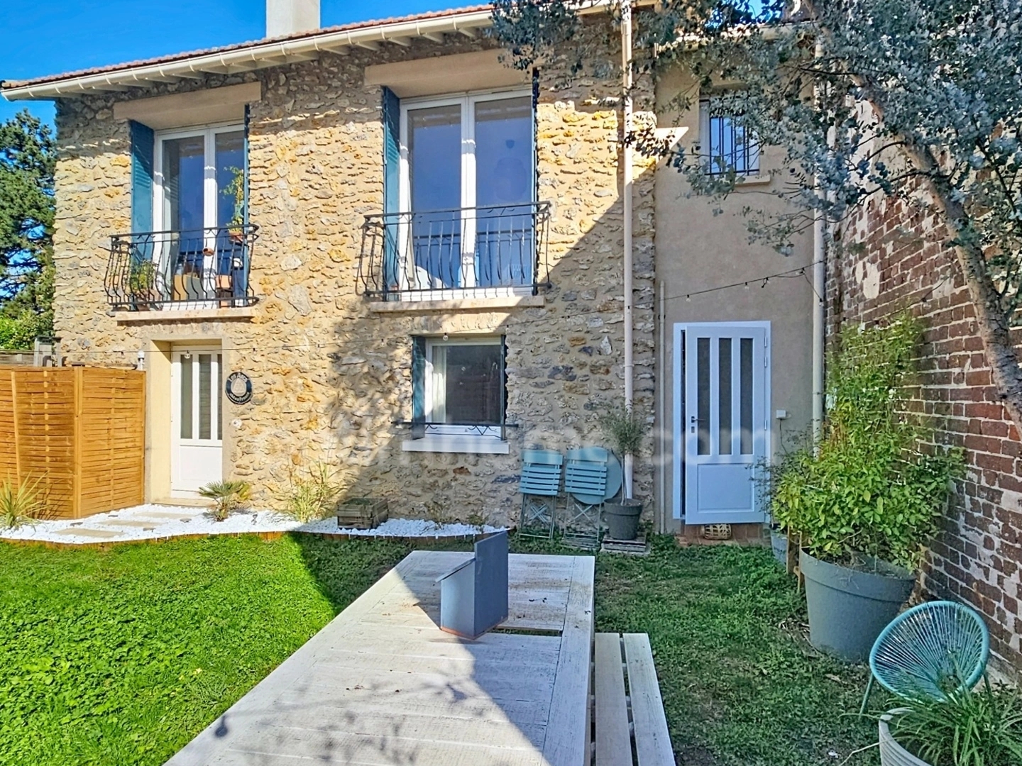 Maison de ville 3 pièces avec garage et jardin à vendre à CARRIERES SOUS POISSY (78)