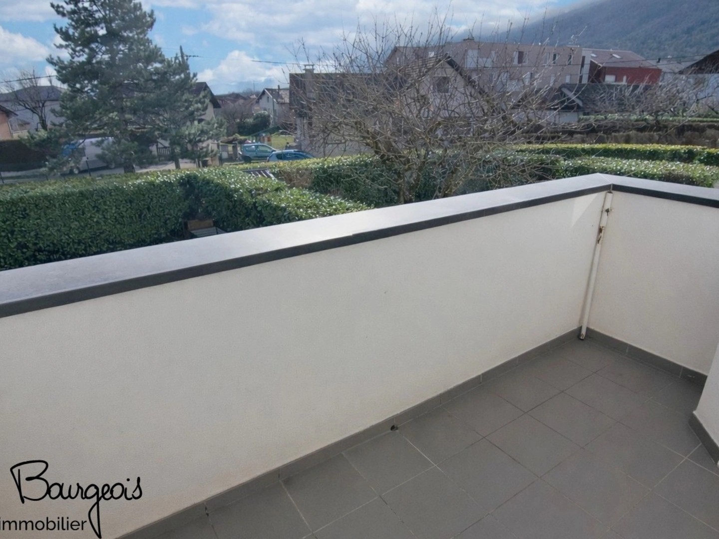 Bel appartement 3 pièces lumineux avec balcon, cave et box