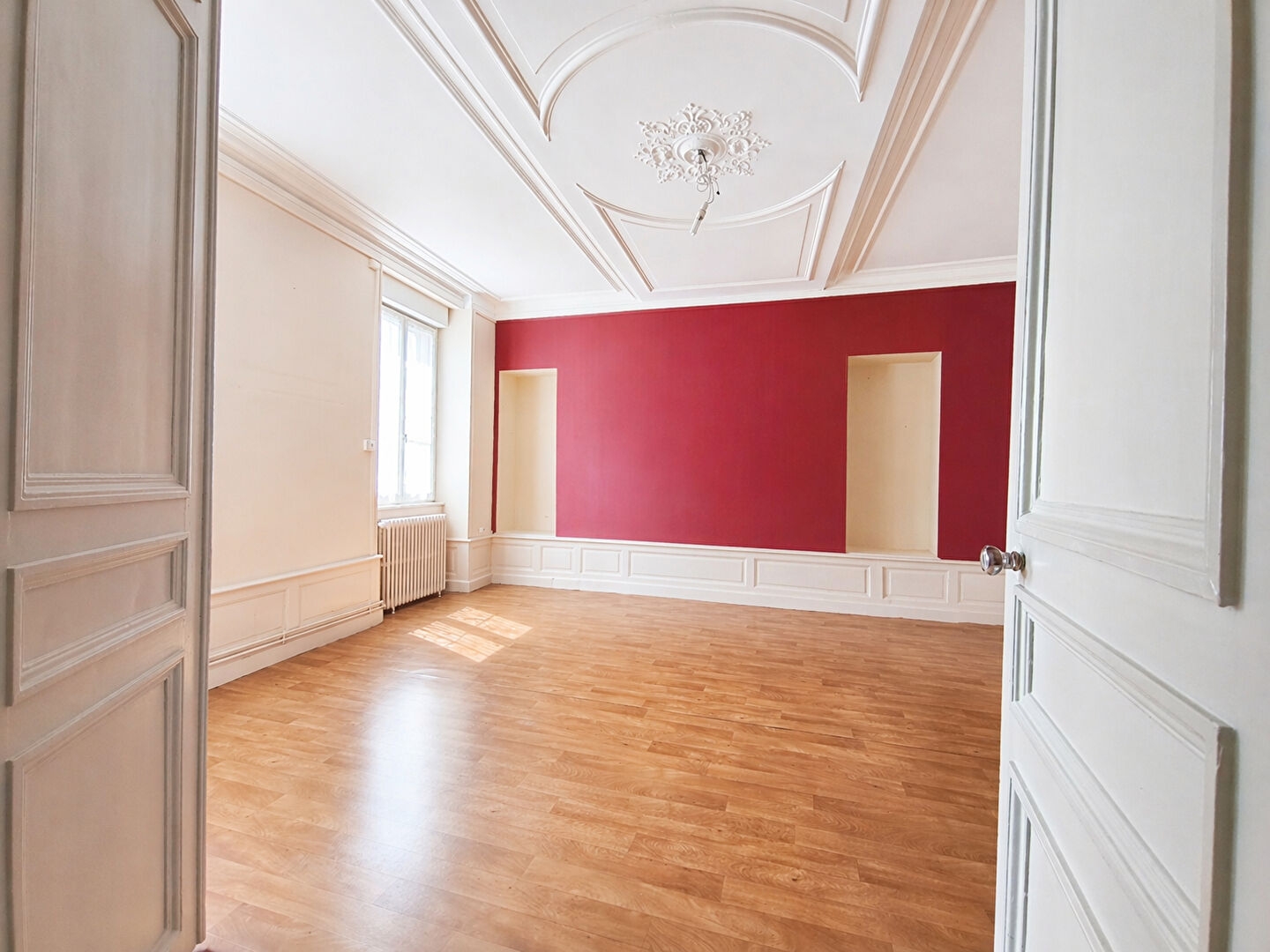Appartement Nevers, 2 heures de Paris, avec cour privative, ancien, charme, fonctionnalité, proche ISAT, proche centre-ville,