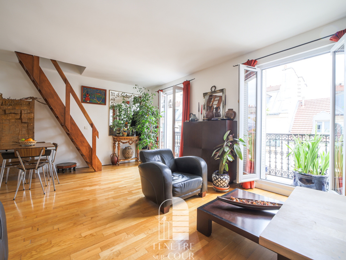 Triplex dans l'ancien en étage élevé avec balcon!