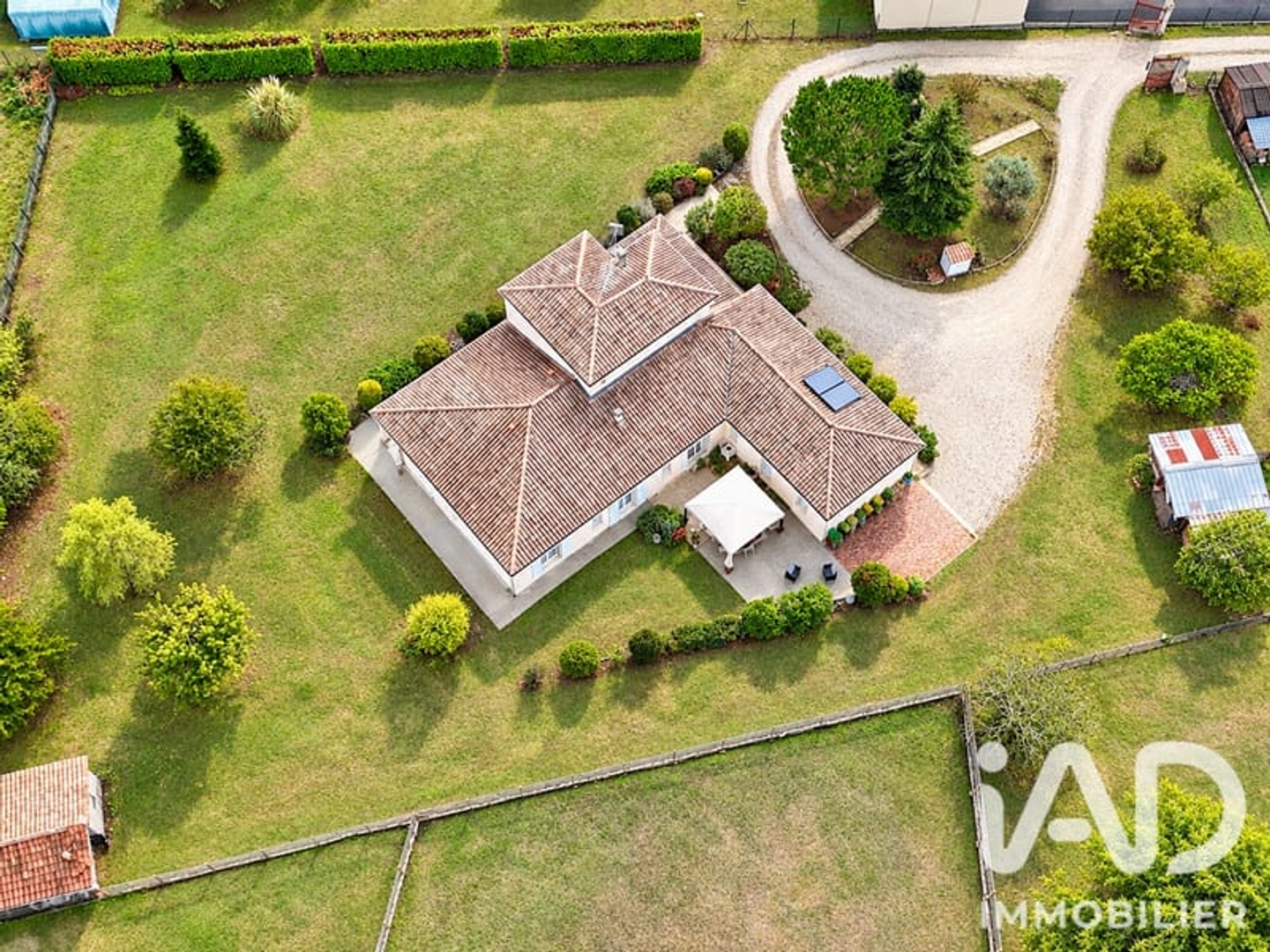 Maison à vendre - 7 pièces - 219m2 - Trois-Palis (16730)