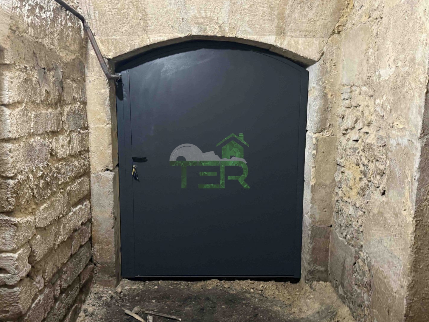Montpellier, rue CASTILHON, cave voûtée de 167m2