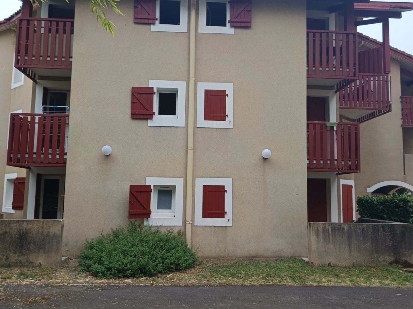 STUDIO COEUR DE VILLE EN REZ DE CHAUSSEE AVEC TERRASSE