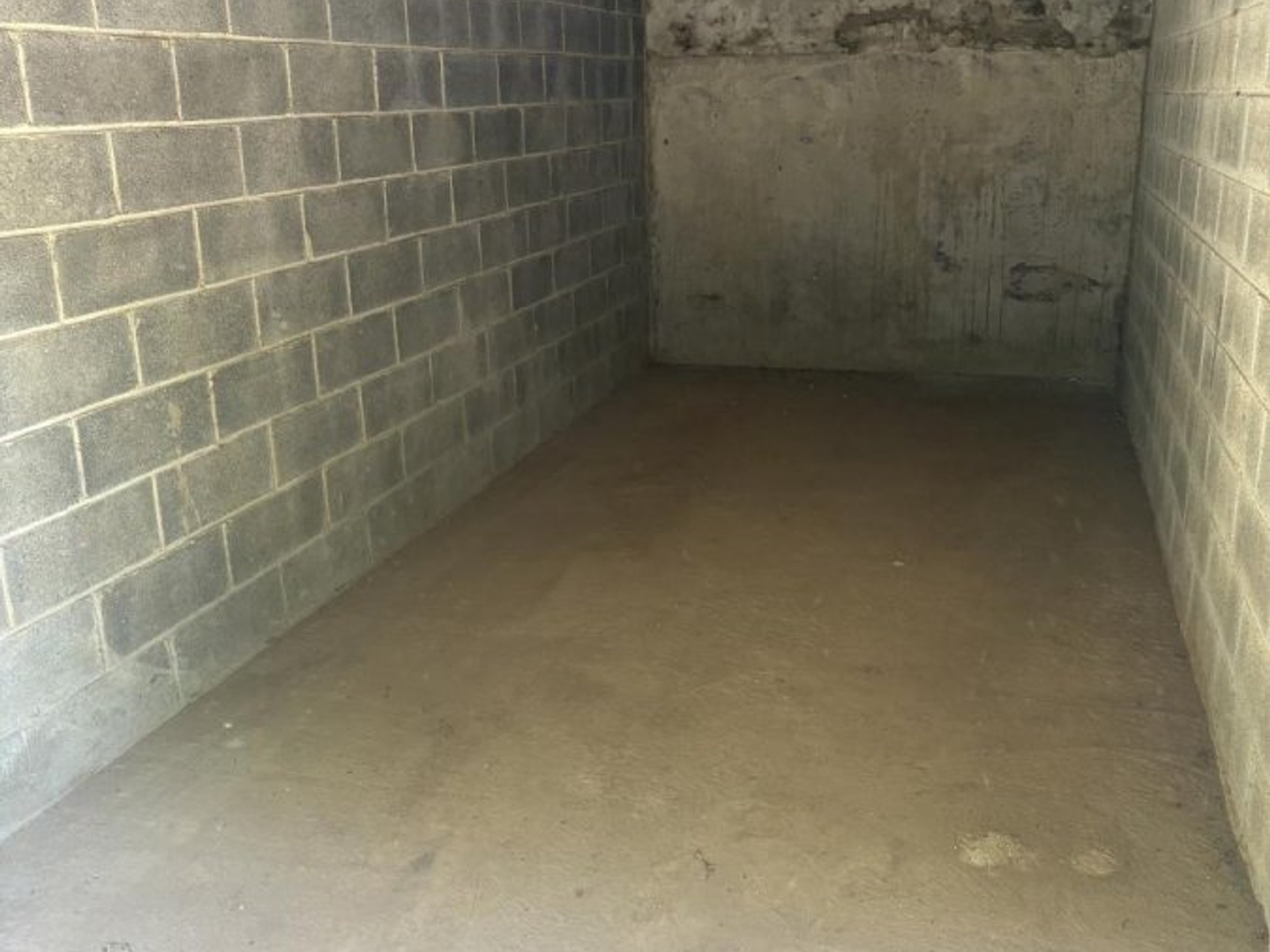 Parking / garage / box à vendre - 15m2 - Hénin-Beaumont (62110)