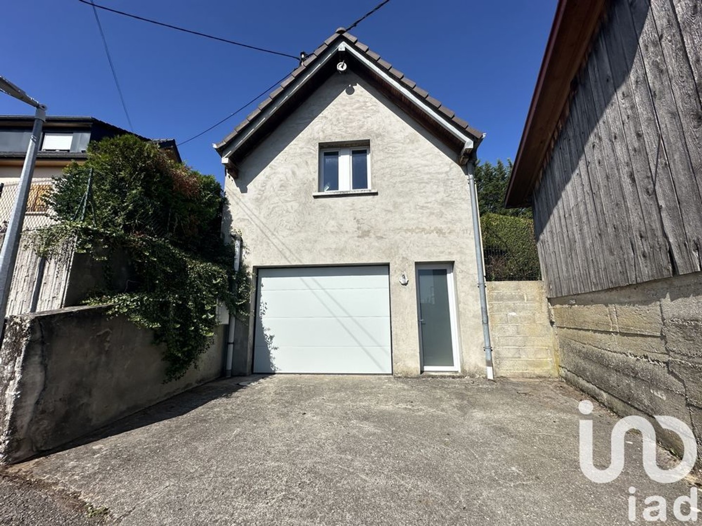 Vente garage 100 m²