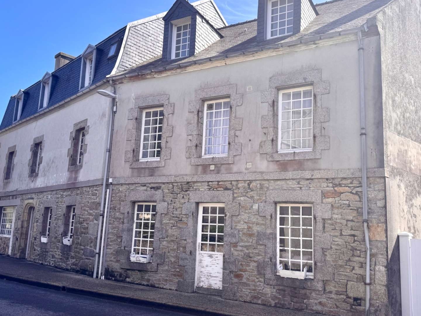 Ancien hôtel-restaurant à vendre à Landunvez