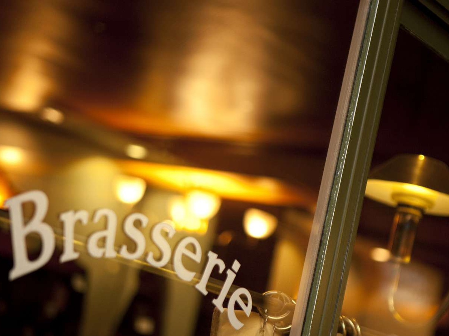 AV bar brasserie 70 places en angle à Paris 75020