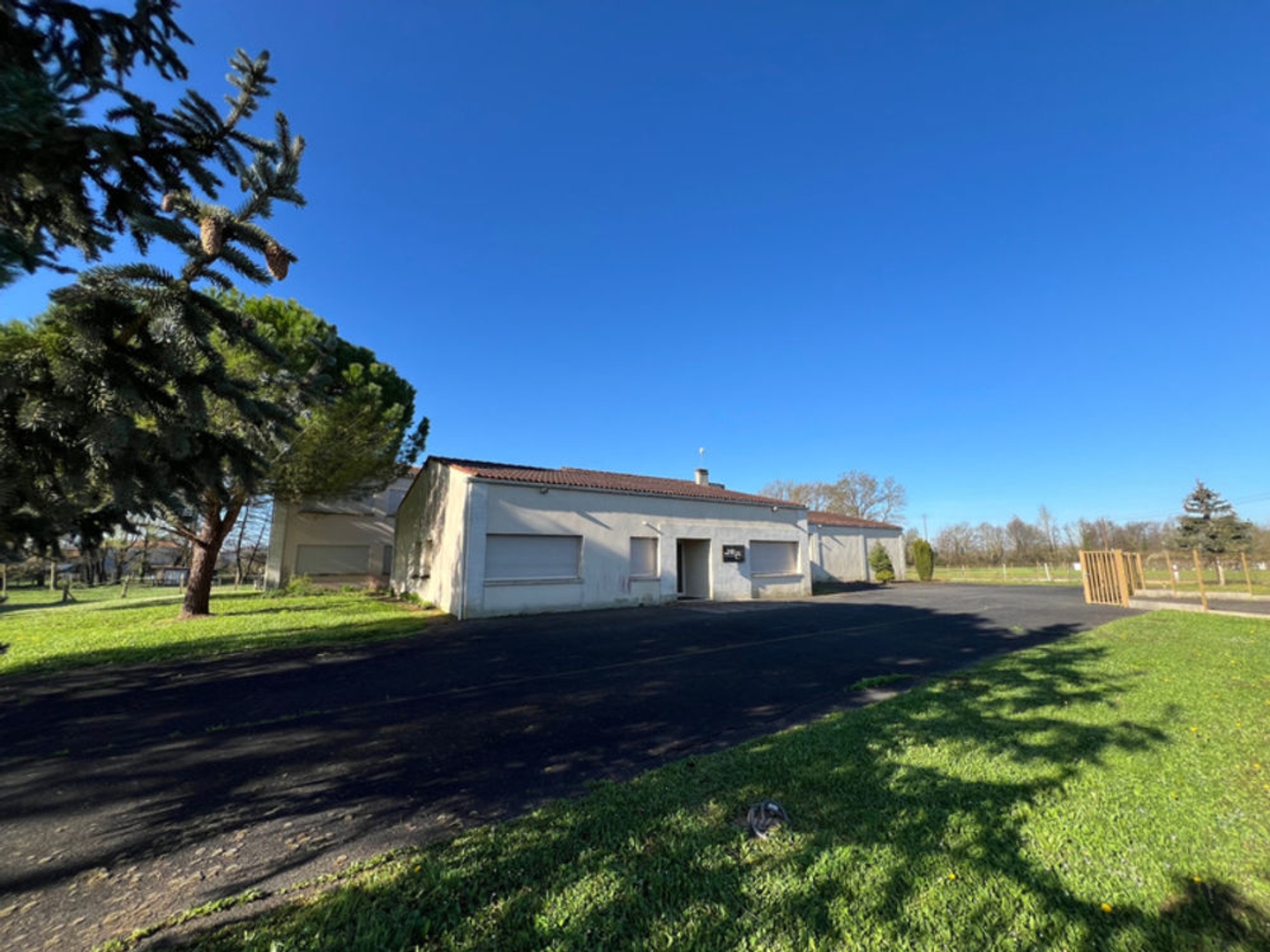 Maison à vendre - 15 pièces - 7000m2 - Migron (17770)