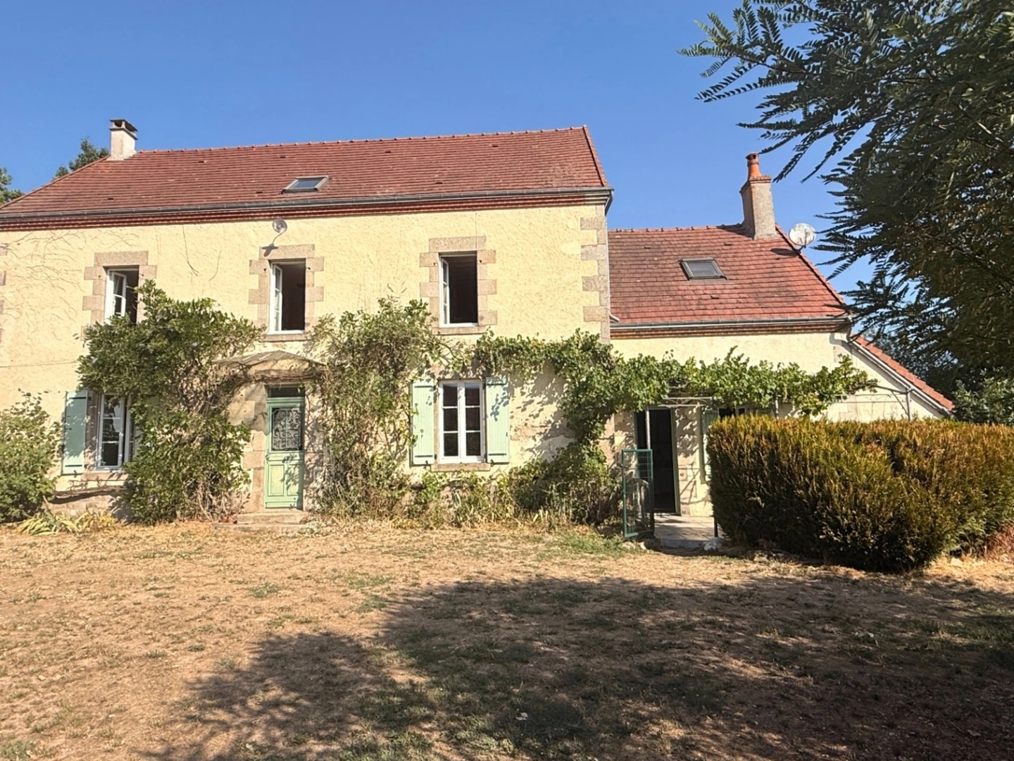 Propriété de caractère 284m² habitable, 5 chambres, annexe + grange sur terrain de 6885m² 197 000 €