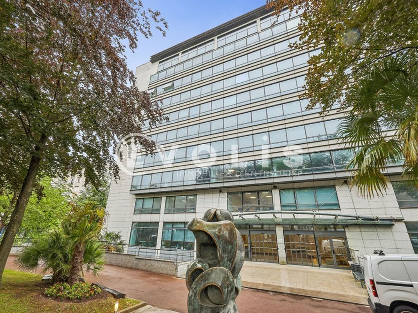 BUREAUX RENOVES A VENDRE PROCHE METRO - 1 651 m² divisibles à partir de 207 m²