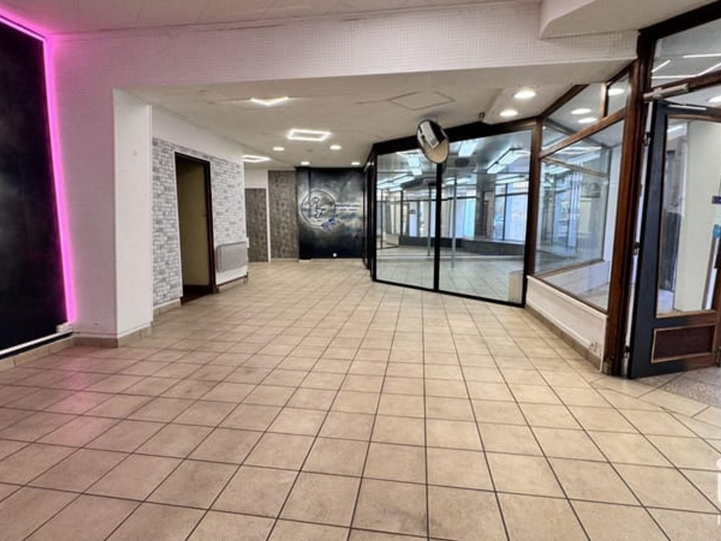 Immeuble commercial 144 m²