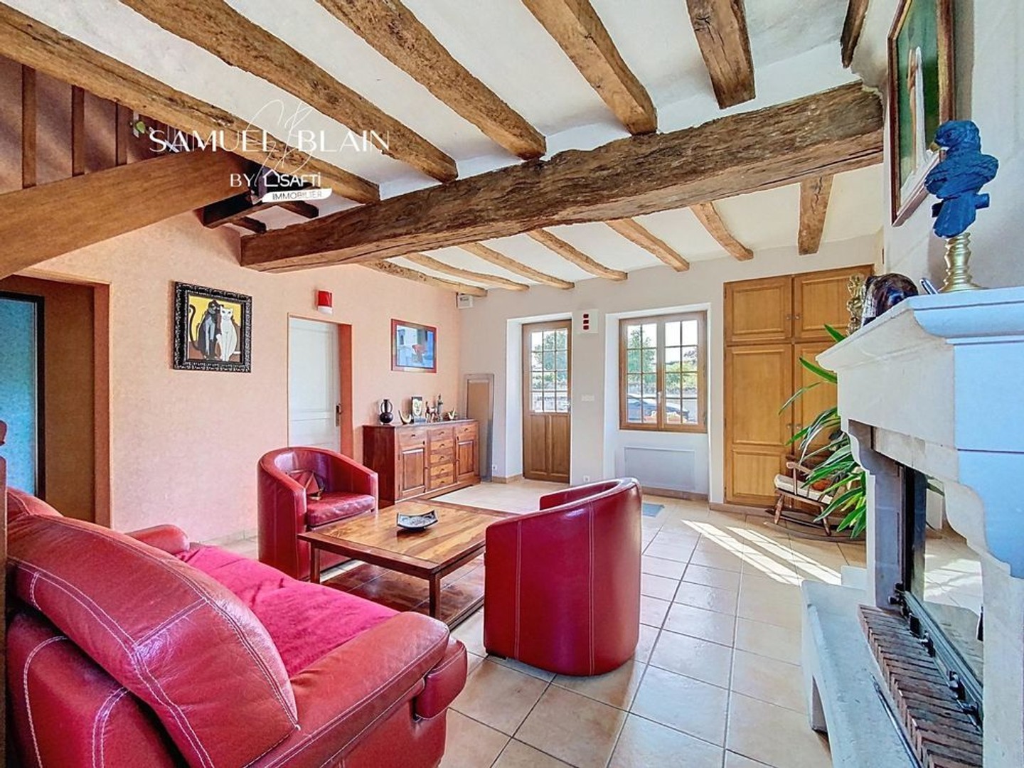 Charme de l'ancien, confort, calme, commerces.