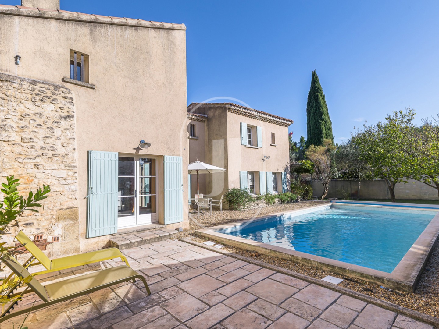Maison à vendre - 3 pièces - 177m2 - L'isle-Sur-La-Sorgue (84800)