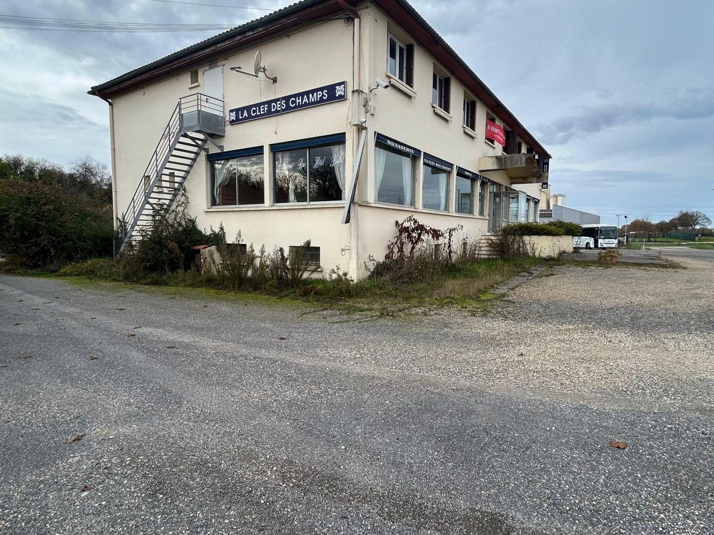 Locaux à vendre - 18 pièces - Champigny (89340)