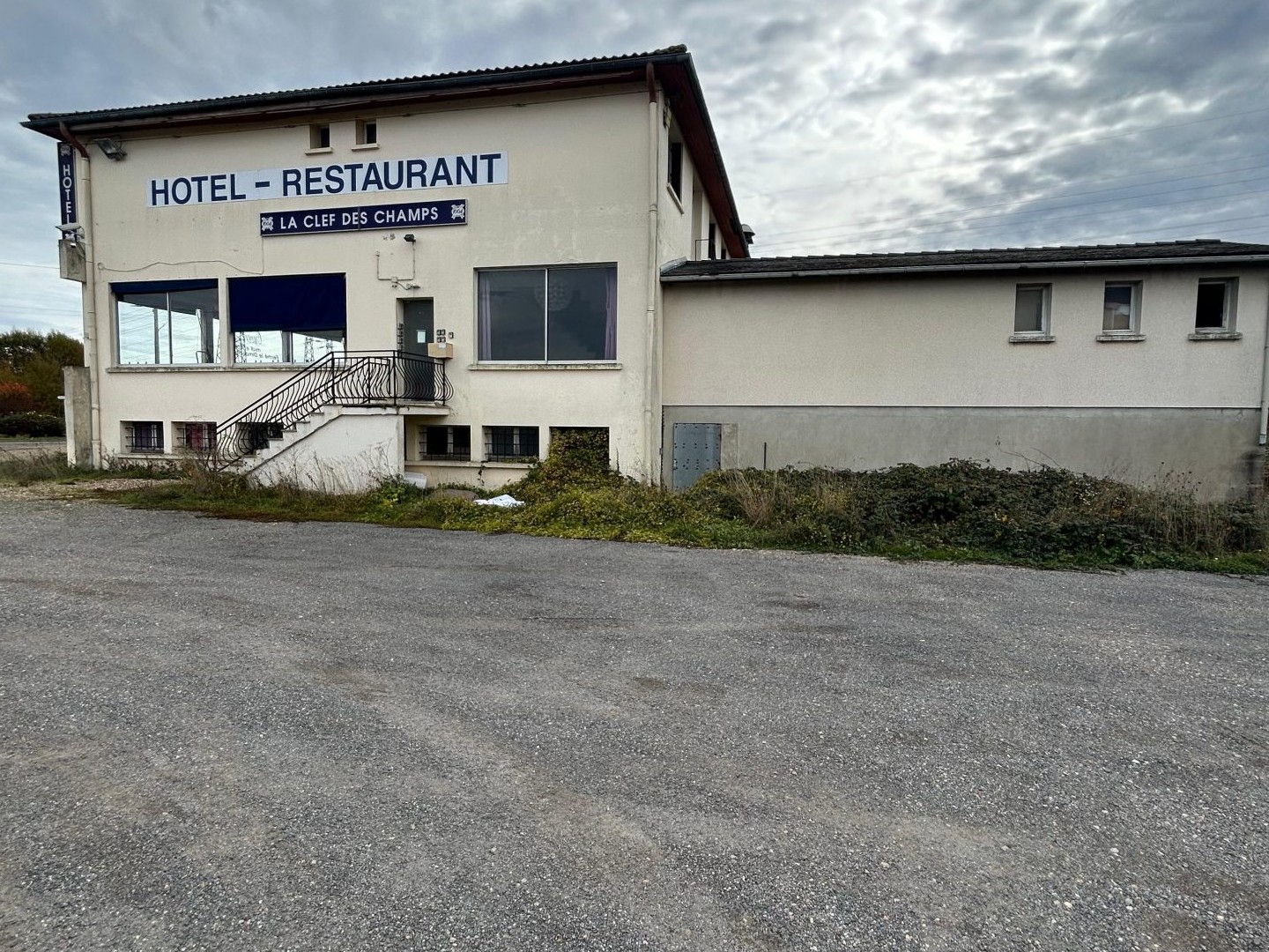 Locaux à vendre - 18 pièces - Champigny (89340)
