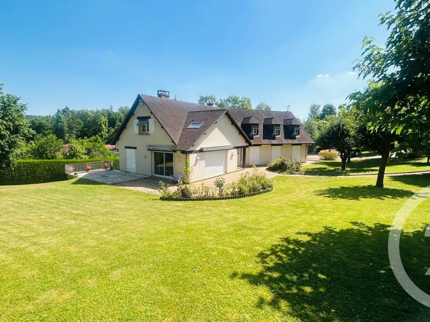Maison 8 pièces 277 m²
