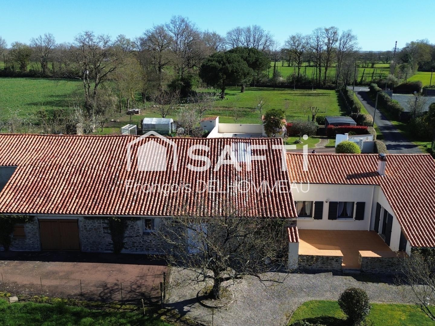 Appartement à vendre - 6 pièces - 149m2 - La Roche-Sur-Yon (85000)