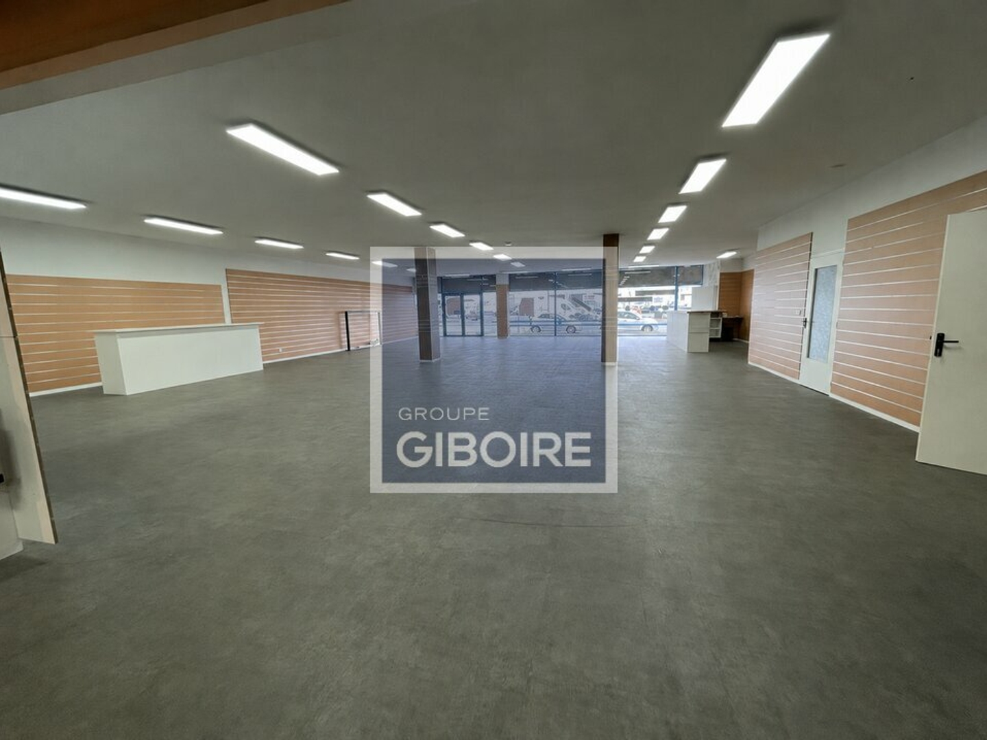 Local commercial 720 m²