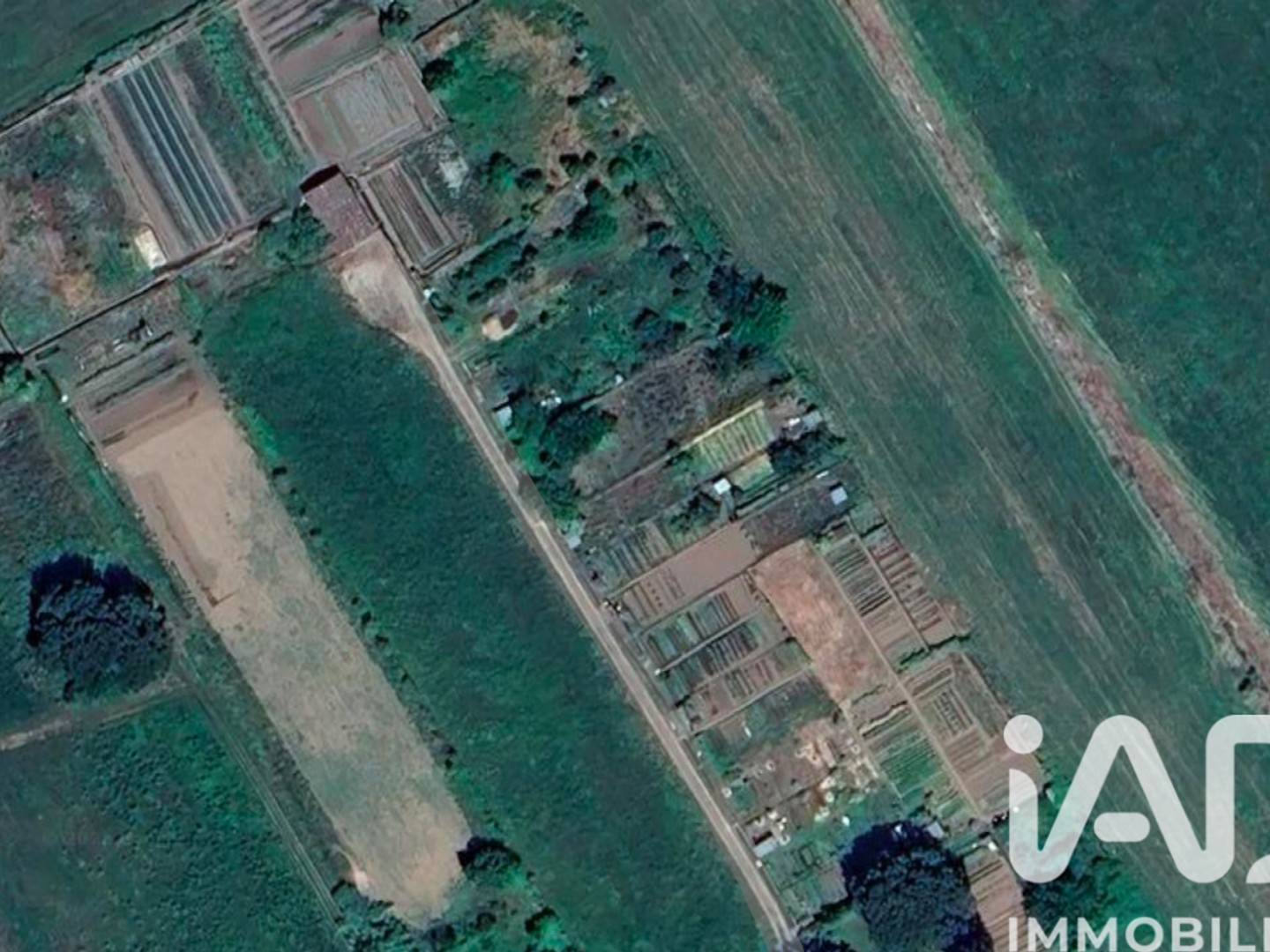 Terrain 590 m²