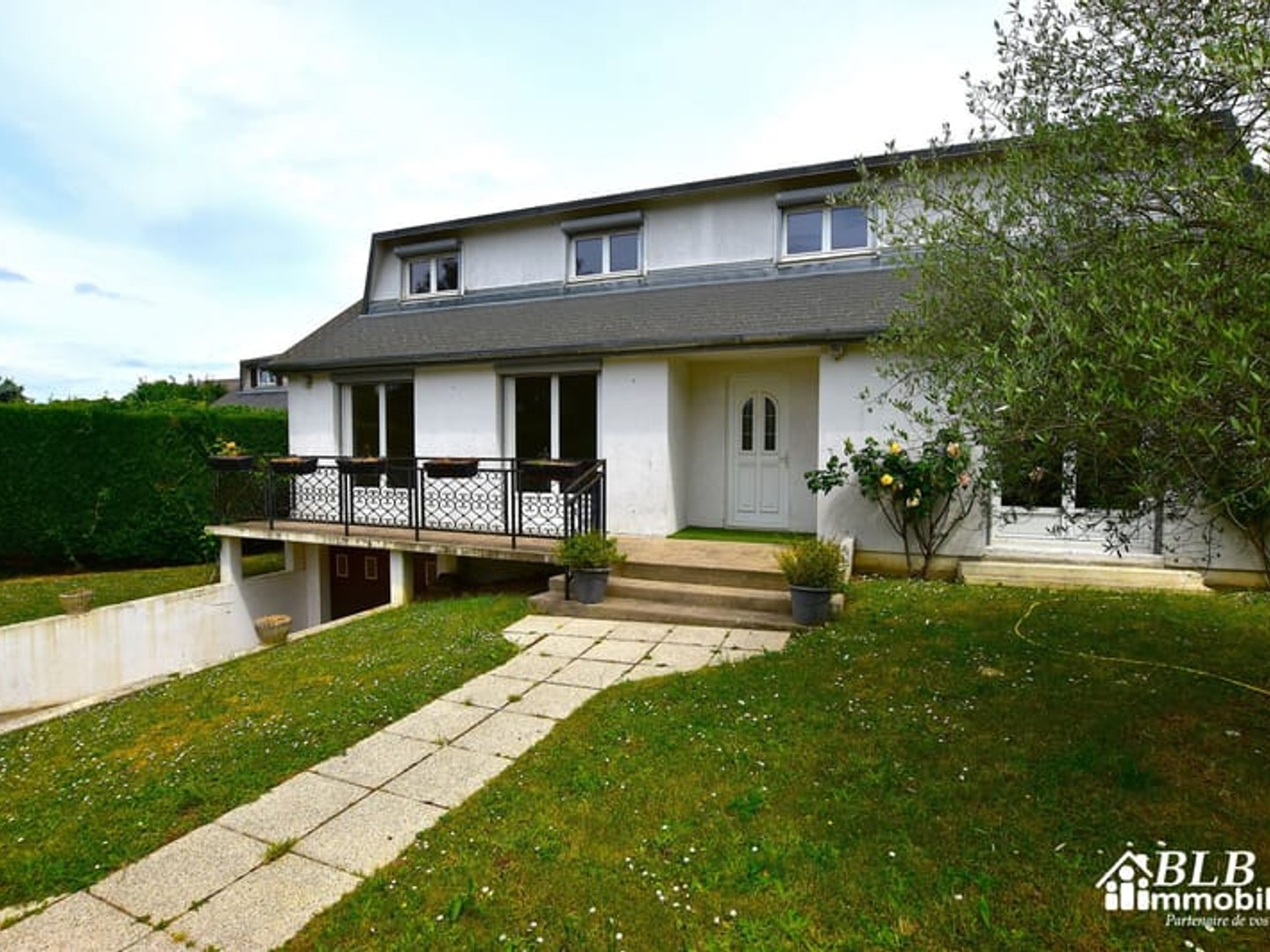 78310 - MAUREPAS / MAISON 7 PIÈCES SOUS-SOL TOTAL SUR UN TER