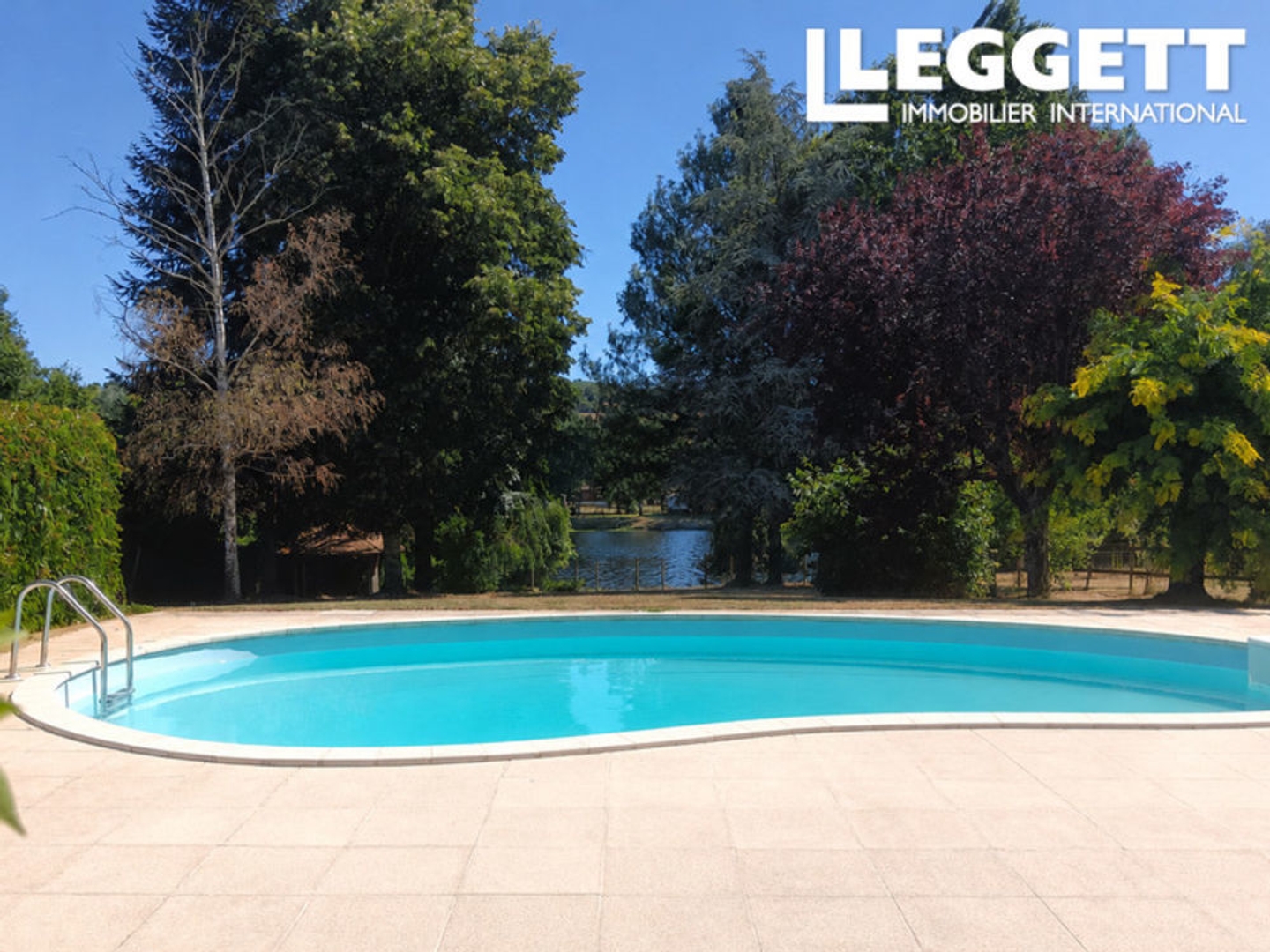 Maison à vendre - 11 pièces - 302m2 - Availles-Limouzine (86460)