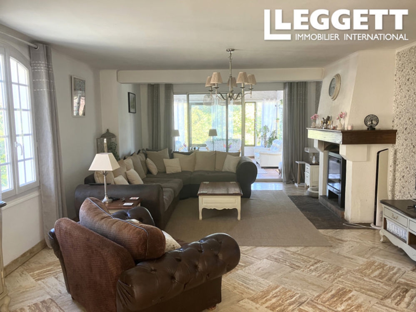 Maison à vendre - 11 pièces - 302m2 - Availles-Limouzine (86460)