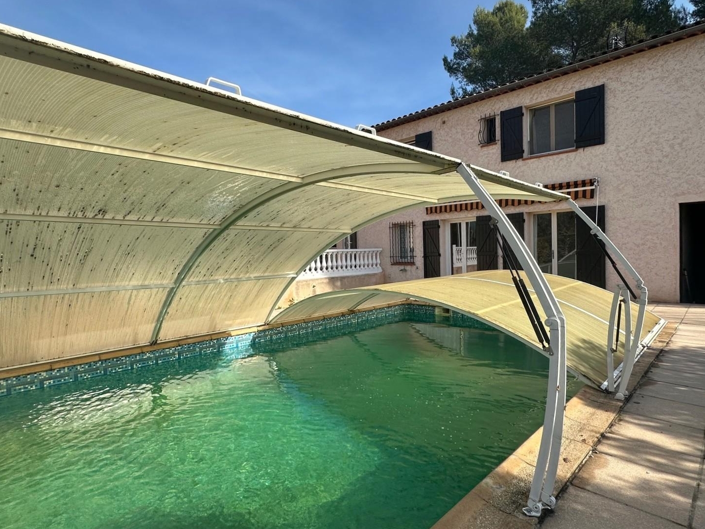 Immeuble à vendre - 8 pièces - 182m2 - Trans-En-Provence (83720)