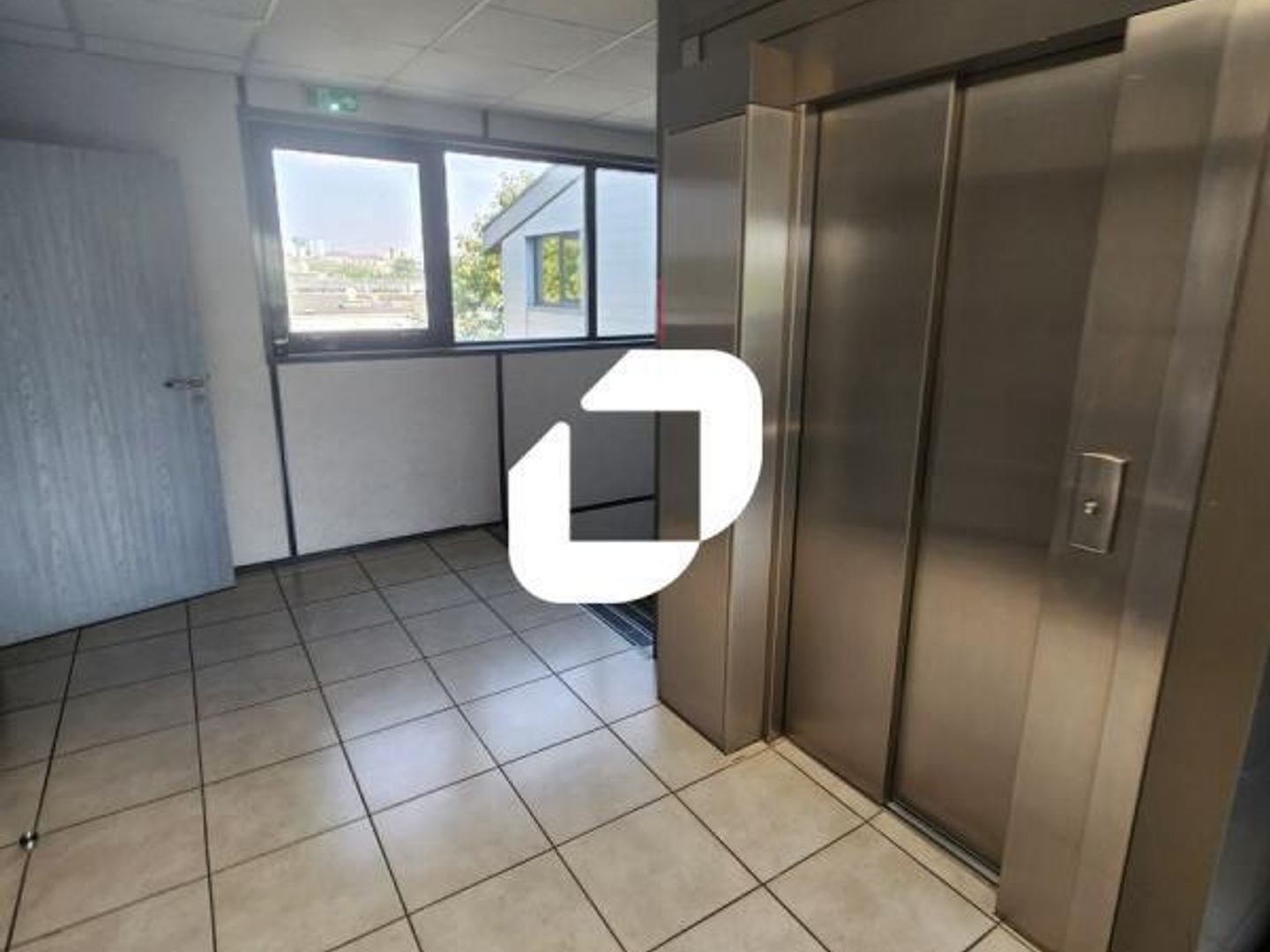 A VENDRE, BATIMENT INDEPENDANT - RARE SUR LE SECTEUR