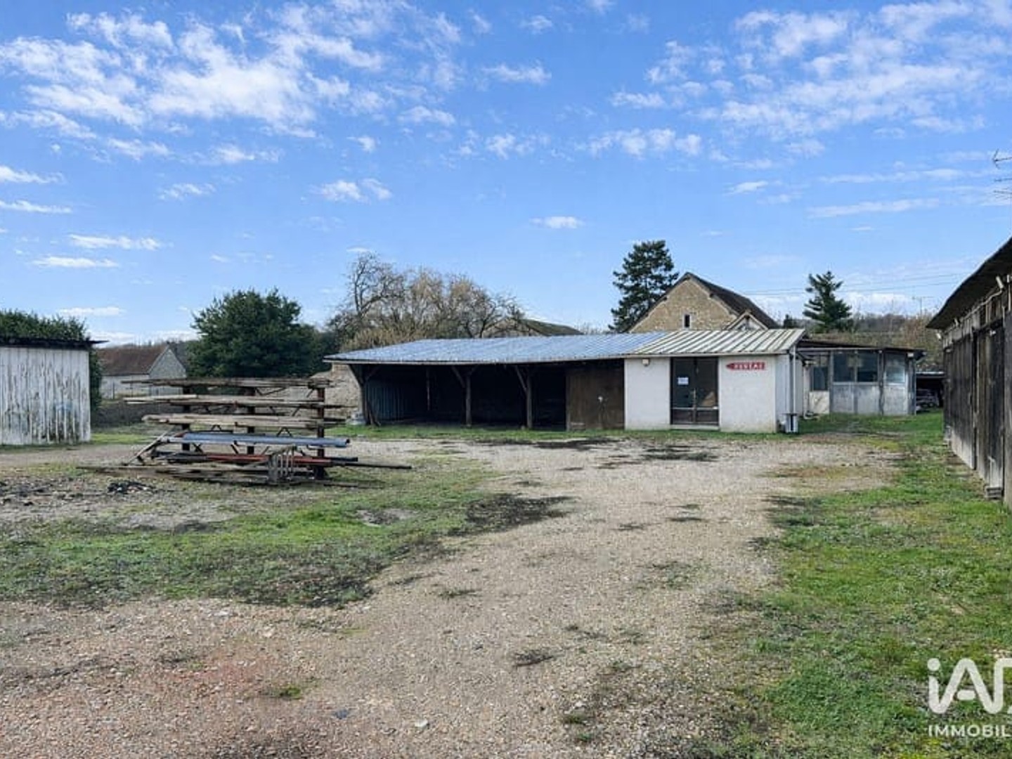Immeuble commercial 713 m²