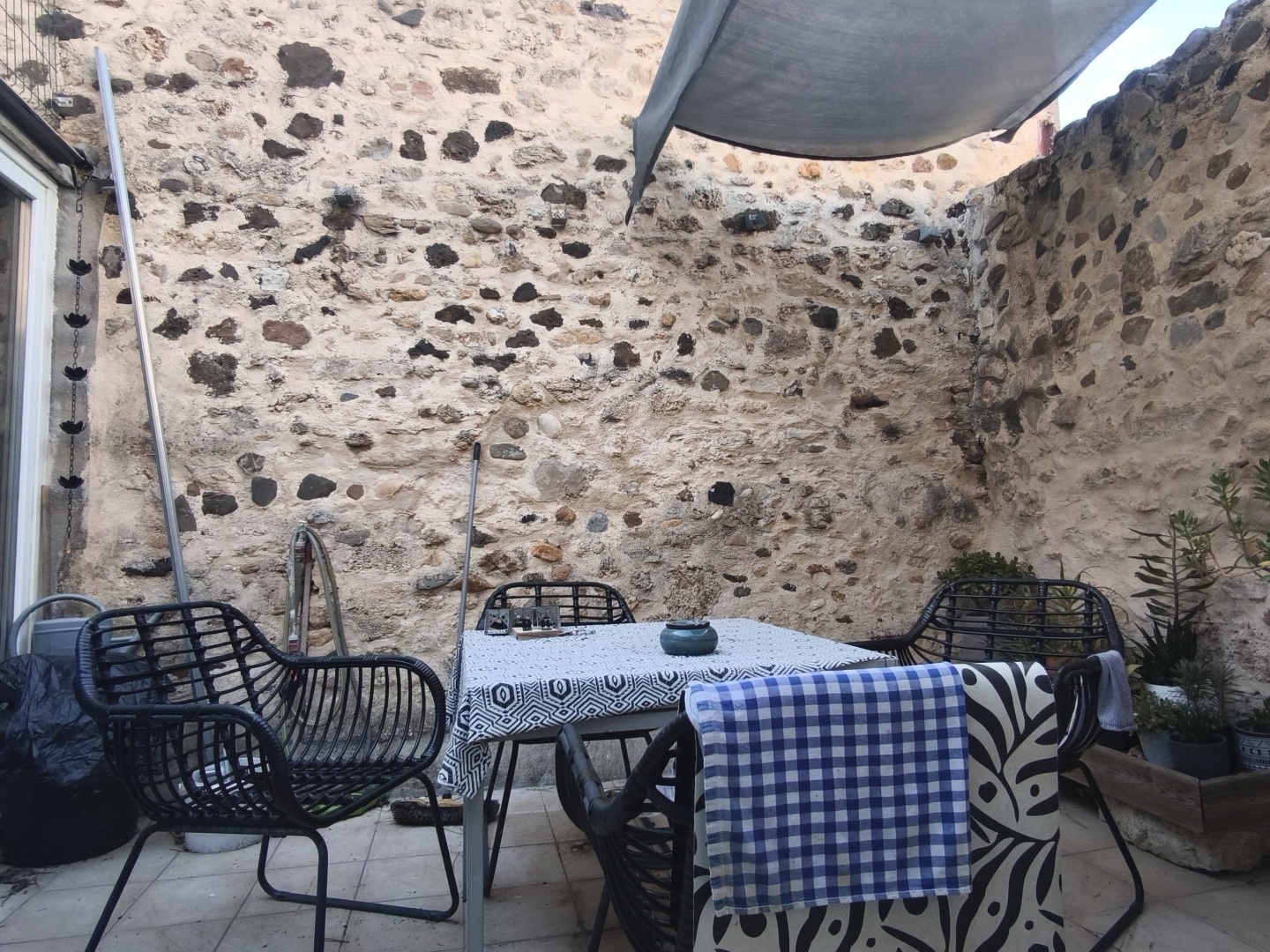 Maison vigneronne entierement renovee avec 2 terrasses et garage de 70m2