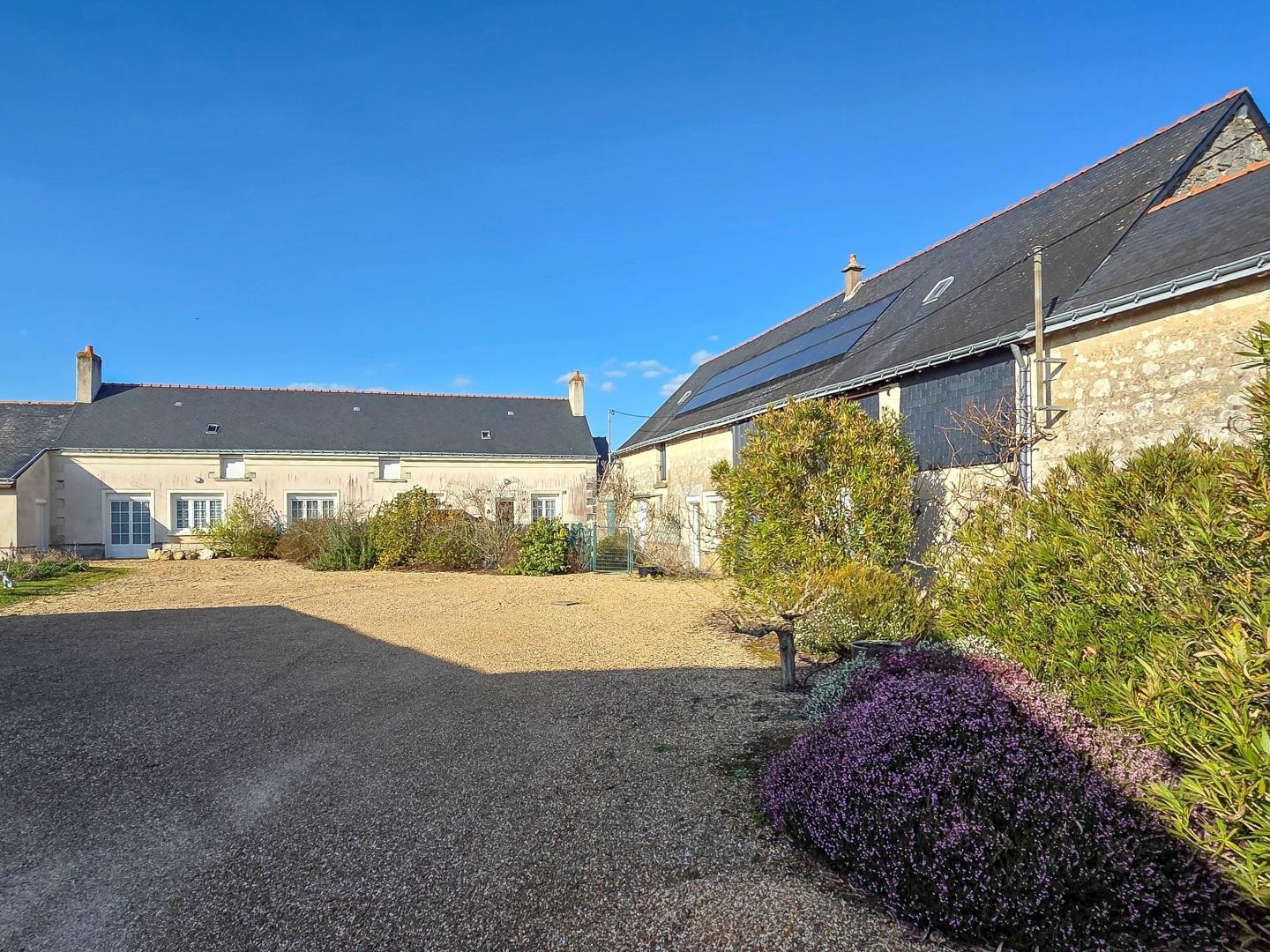 Maison à vendre - 7 pièces - 140m2 - Vernoil-Le-Fourrier (49390)